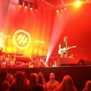TRIO printed backdrop behind CMAs "Best New Artist" Hunter Hayes